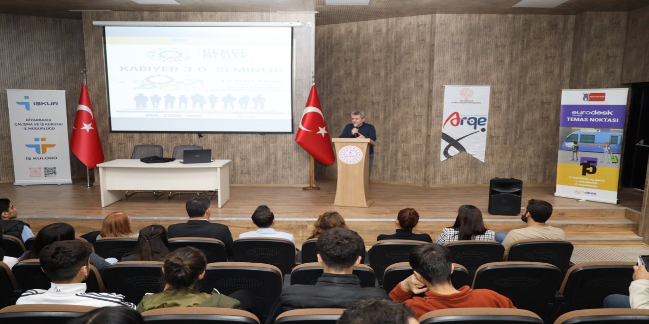Lise öğrencilerine Kariyer 3.0 Semineri