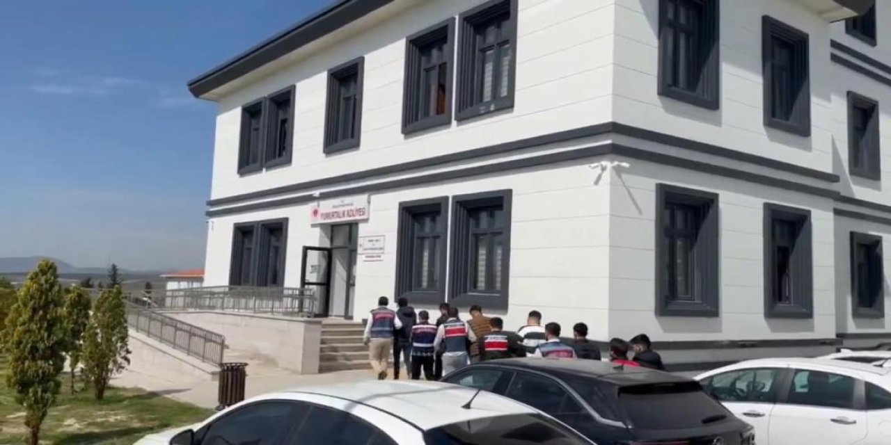 İnternetten iş arayanlar bu habere dikkat edin!"Evde Sabun Paketleme" ilanıyla dolandırıcılık: 5 tutuklama