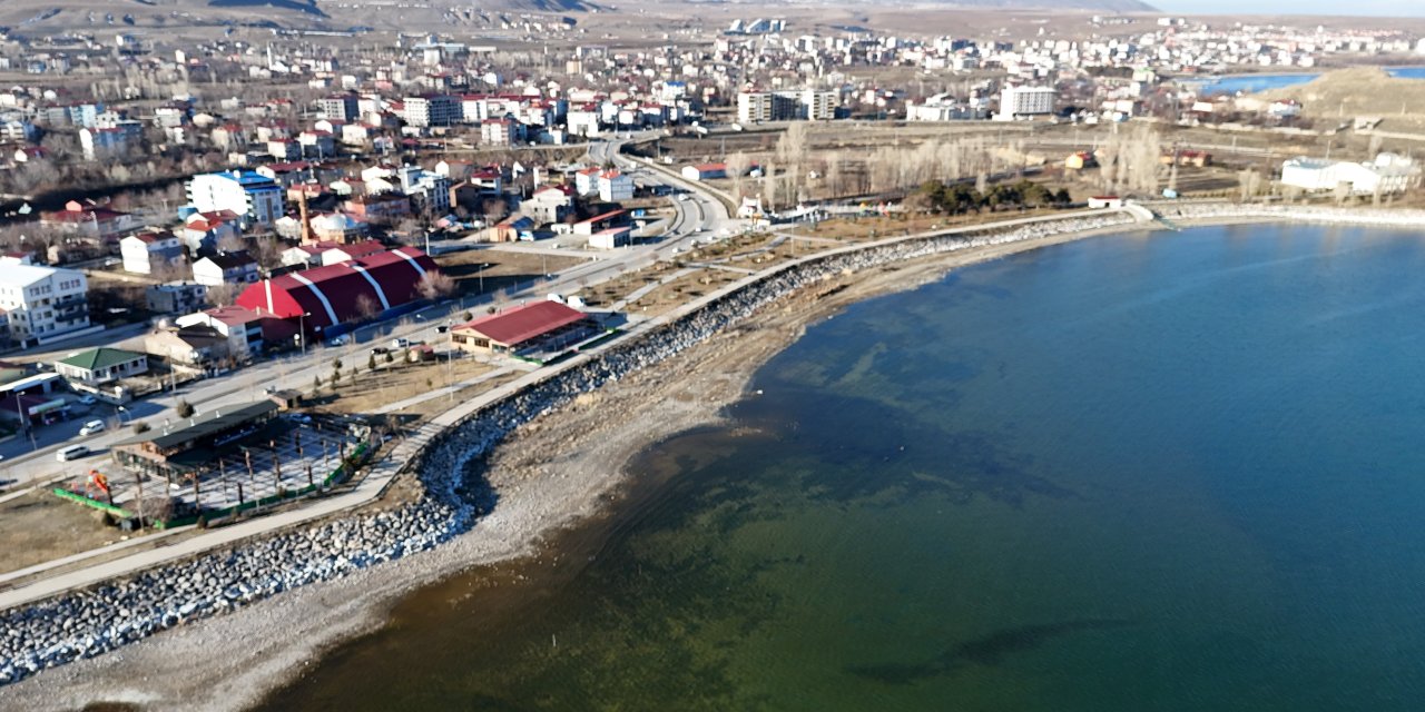 Van Gölü çekilmeye devam ediyor
