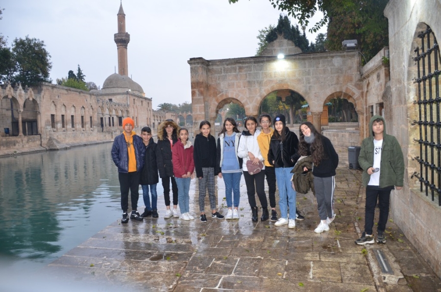 ŞIRNAKLI ÖĞRENCİLER TARİHİ YERLERİ GEZDİ