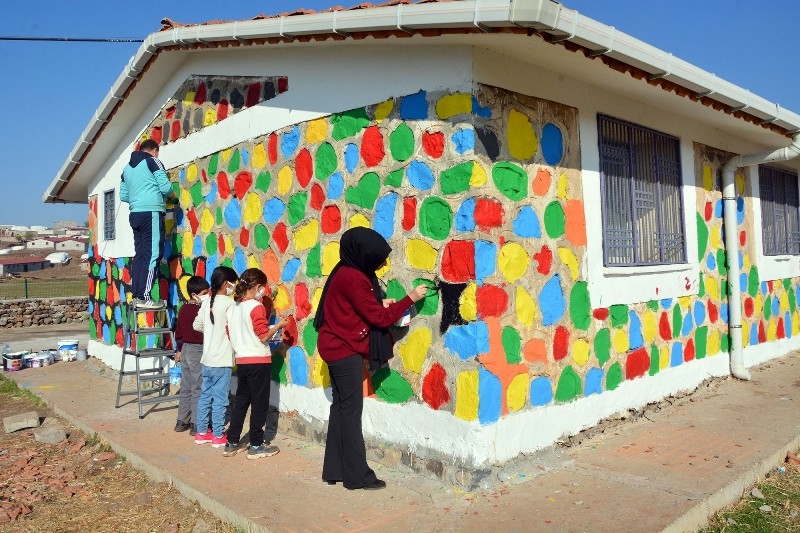 Hayali köy okulunda öğretmen olmaktı, hayalini gerçekleştirdi