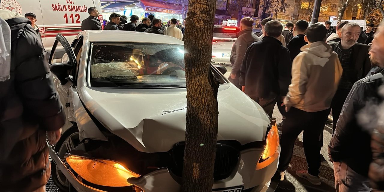 Siirt’te kamyonet ile otomobil çarpıştı: 1 yaralı