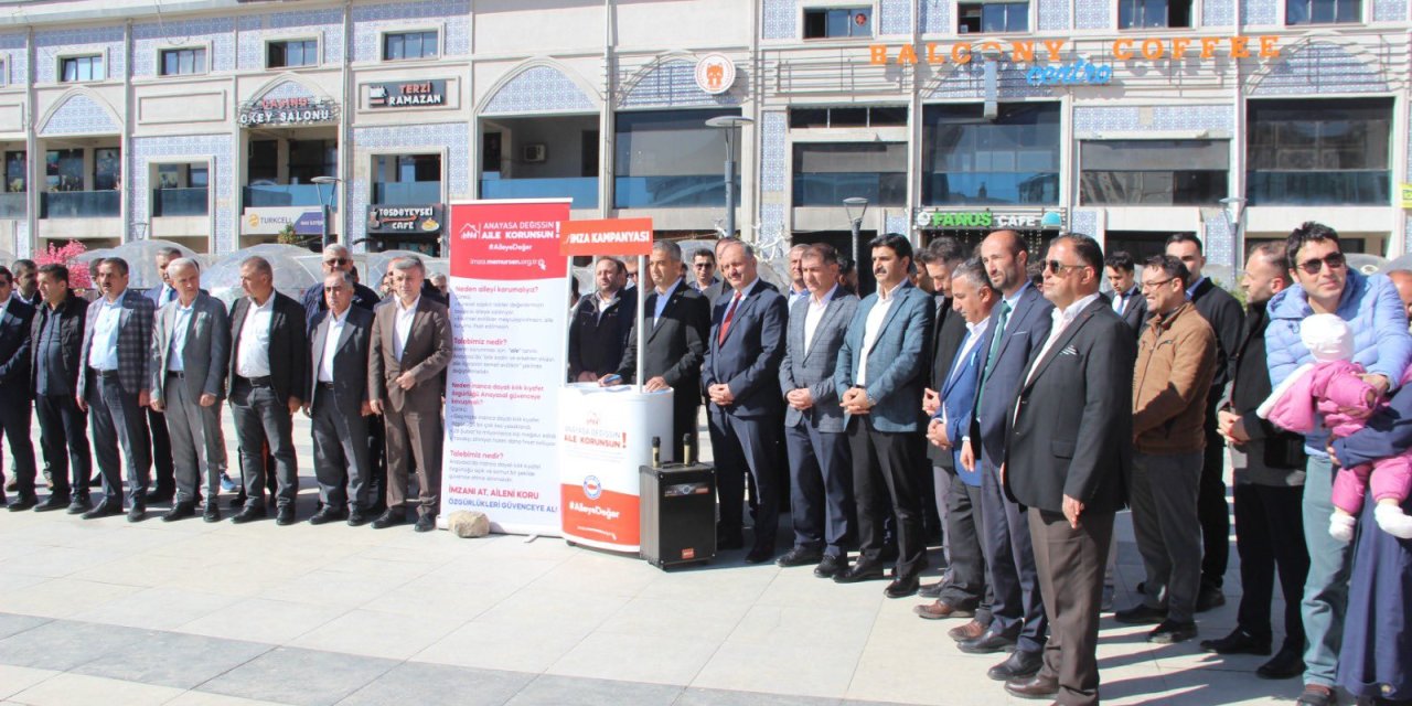 Şırnak’ta "Anayasa Değişsin, Aile Korunsun" imza kampanyası başlatıldı