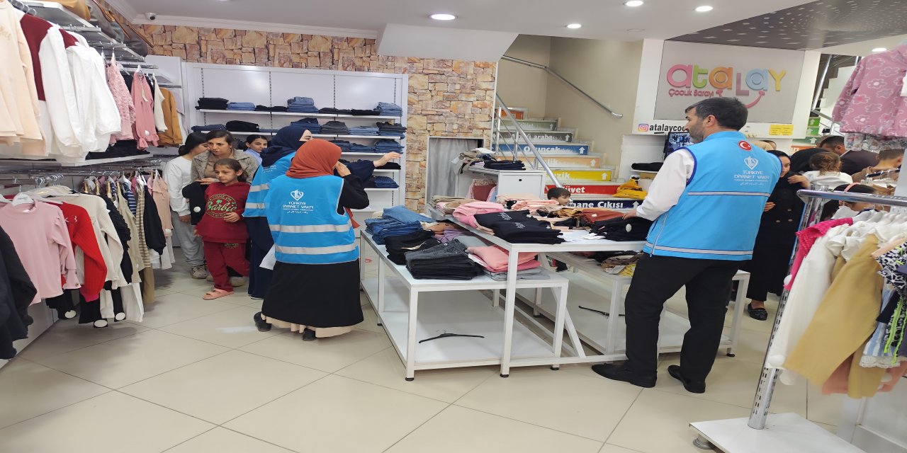 Silopi'de 500 yetim çocuğa bayram öncesi giysi yardımı