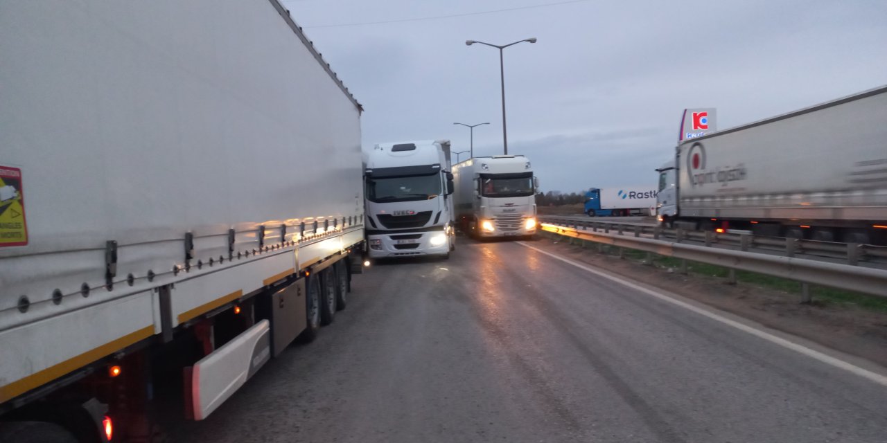 Tır sürücülerine yanlış SMS kuyruğa neden oldu