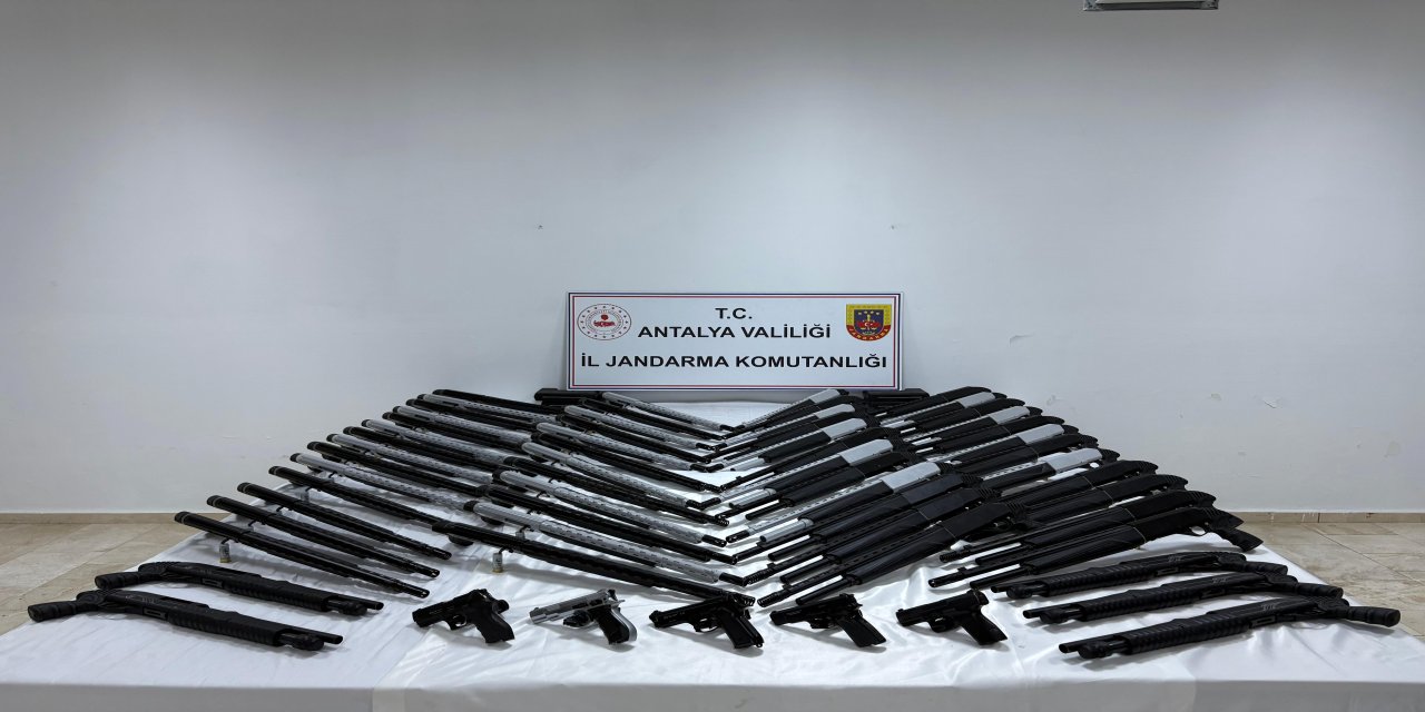 Serik'te ruhsatsız silah operasyonu