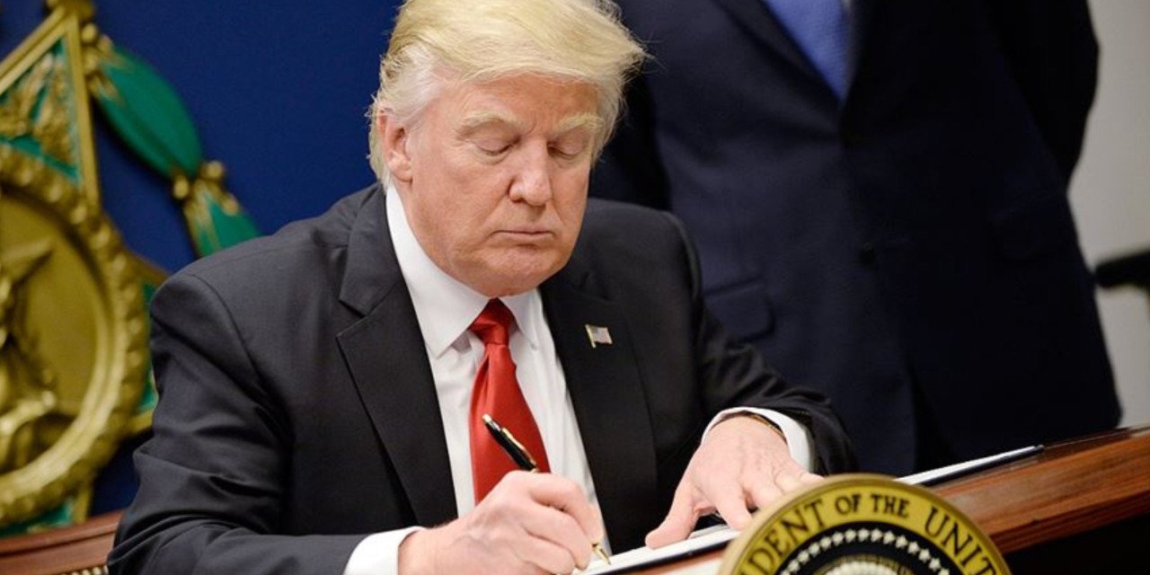 Trump: "ABD’de üretilmeyen tüm otomobillere yüzde 25'lik gümrük vergisi uygulanacak"