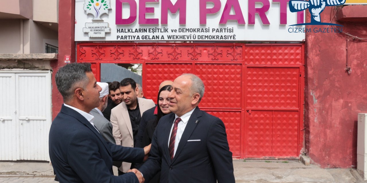 Cizre’de 30 yıl sonra bir ilk! DEM Parti ve Ak Partililer Bayramlaştı
