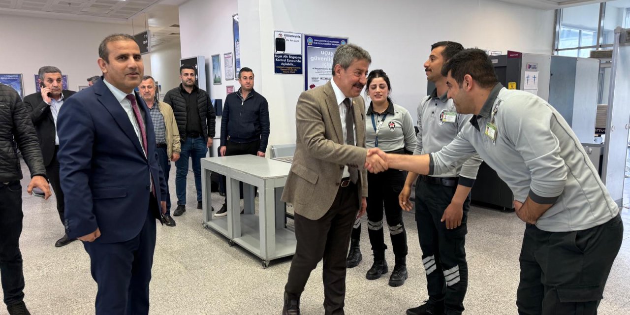 Şırnak Milletvekili Tatar, Havalimanı Personeli ile Bayramlaştı
