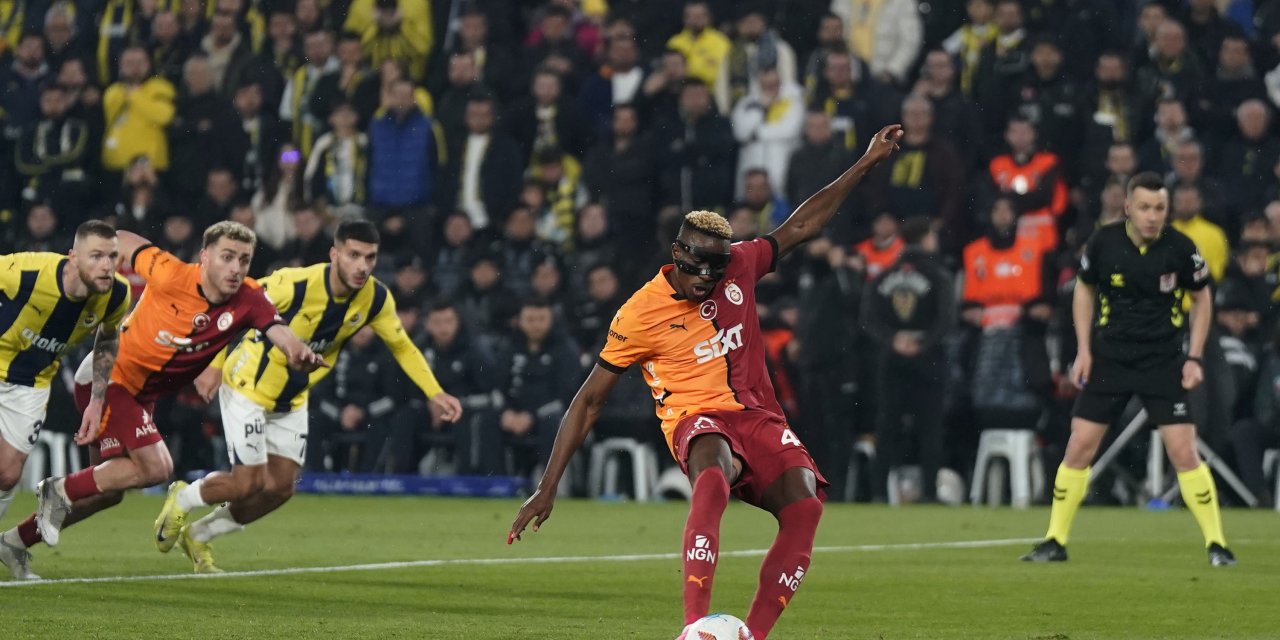 Galatasaray Deplasmanda Fenerbahçe'yi 2-1 yenip yarı finale yükseldi