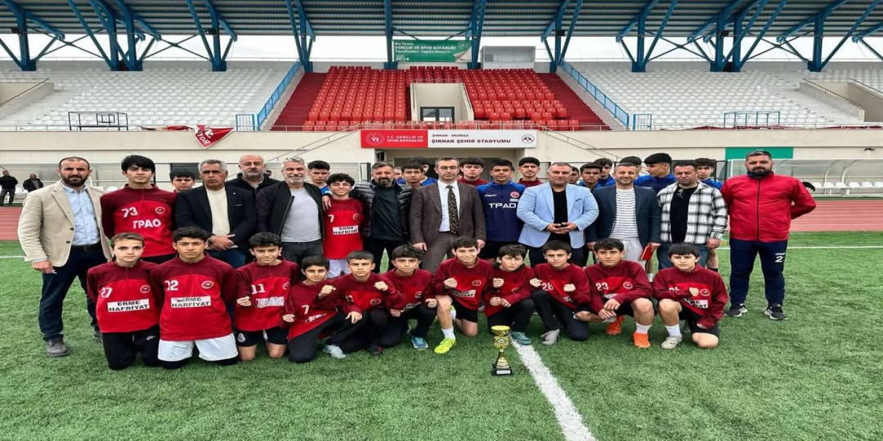 Şırnak Petrol Spor U16 Şampiyonluk Kupasını Aldı!