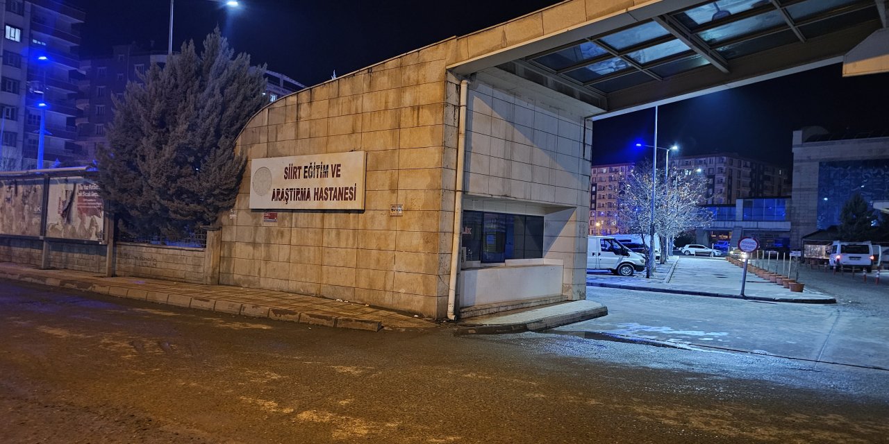 Siirt'te devrilen traktörün altında kalan sürücü hayatını kaybetti