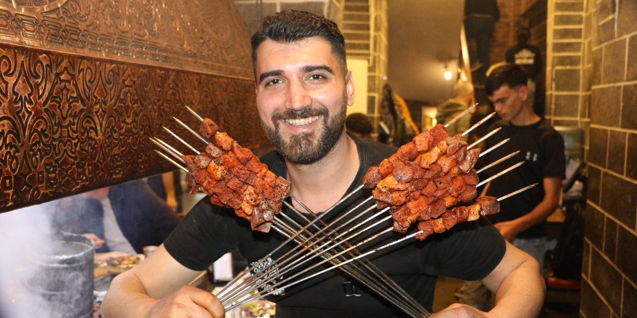 Diyarbakır'da bayramda 50 ton tescilli ciğer kebabı tüketildi