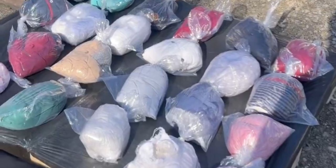 Hakkari polisi uyuşturucu ticaretine geçit vermedi; Otomobilde 21 Kg uyuşturucu yakaladı