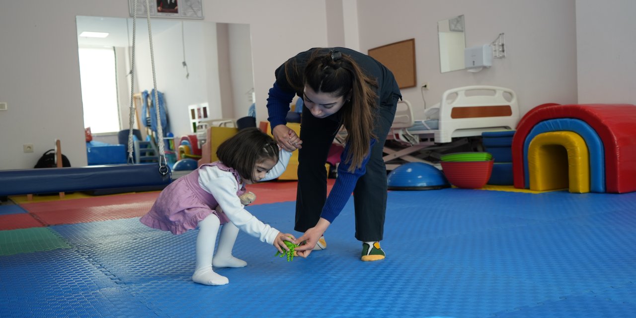 Yürüyemez dediler, ilk adımlarını engelsiz attı