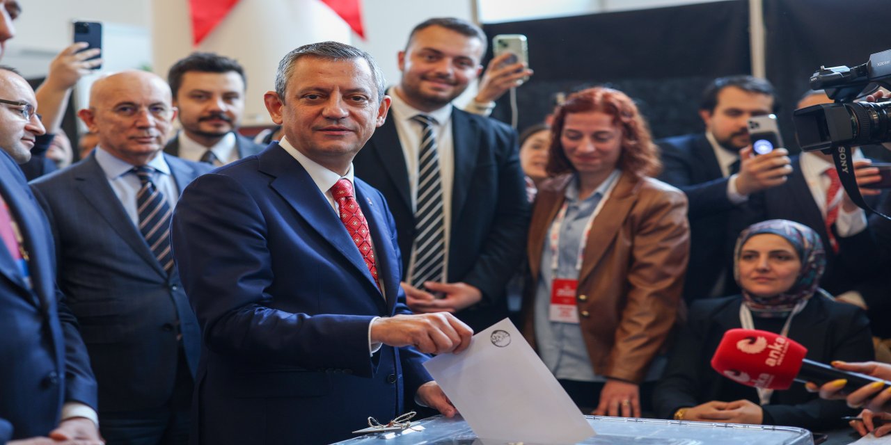 Özgür Özel yeniden CHP Genel Başkanı