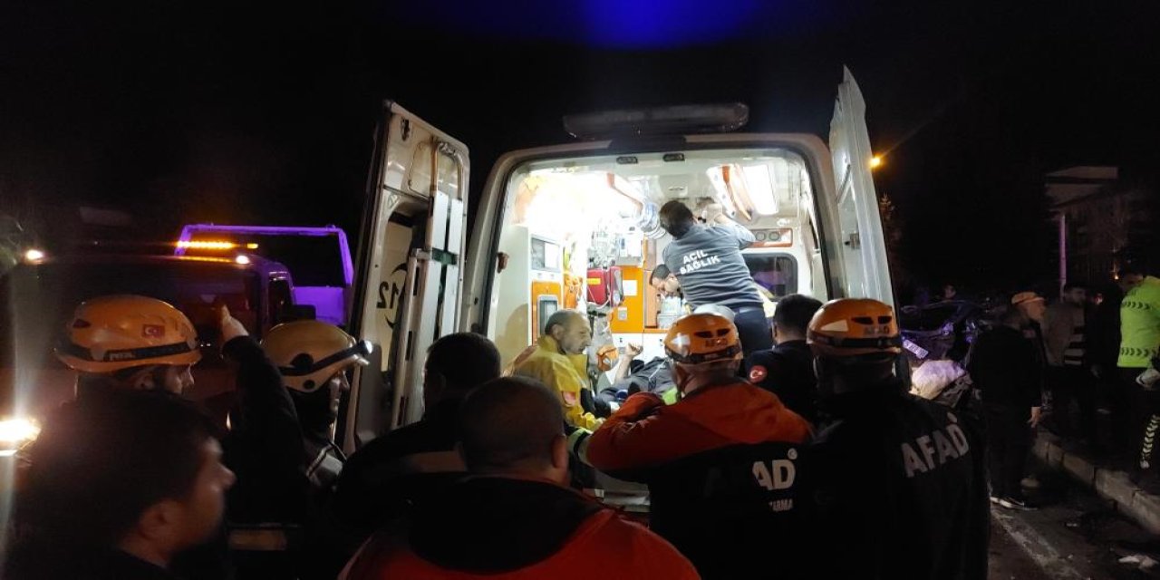 Erzurum'da freni tutmayan kamyonet 6 aracı biçti: 7 yaralı
