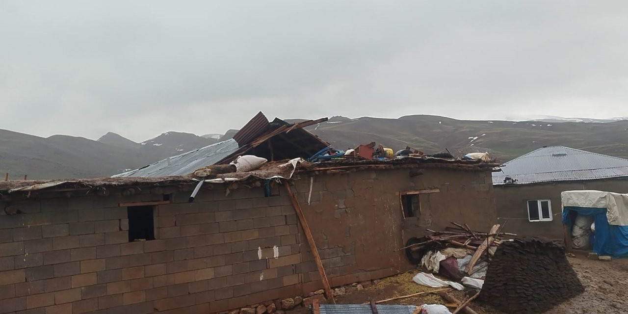 Şırnak’ta hortum sonrası evlerin çatıları uçtu