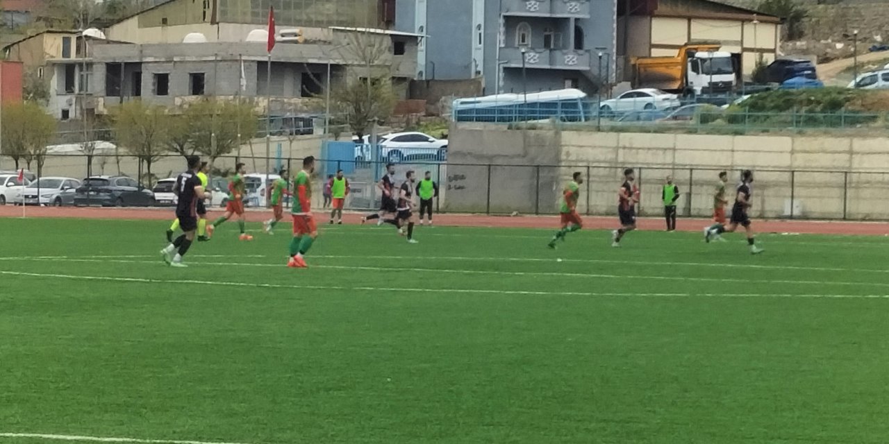 Cizre Botan Spor SilopiGücü Maçının ilk yarısı 0-0 sona erdi