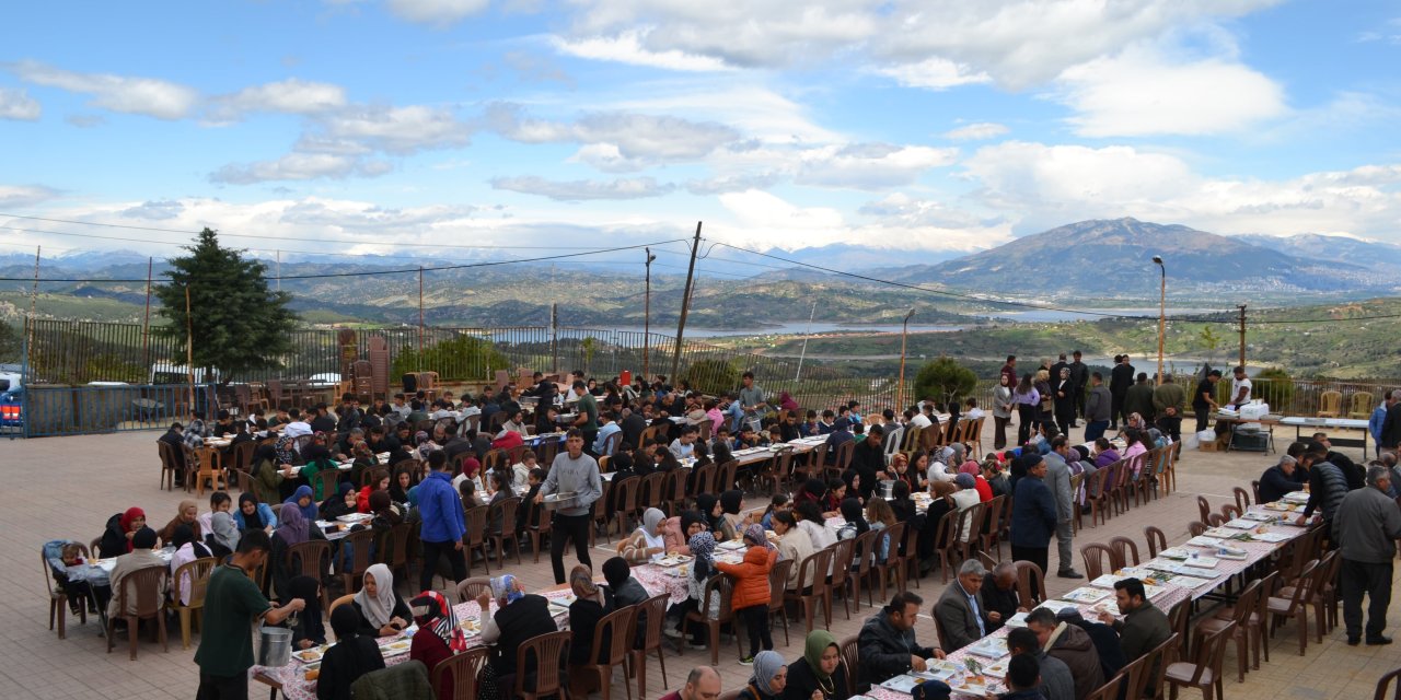Okulda 'Tirşik Şöleni'