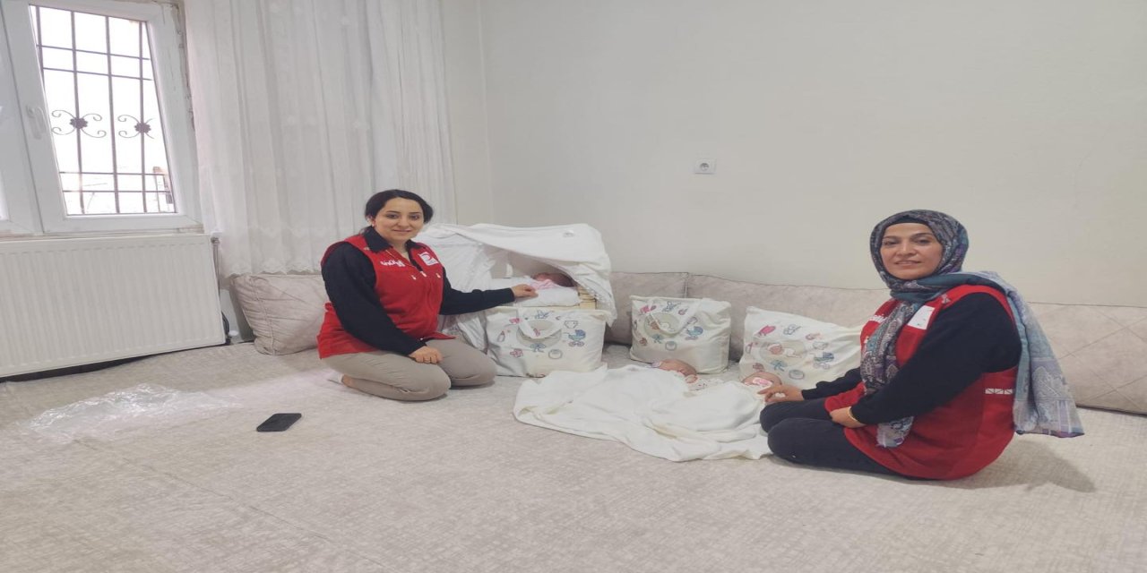 Şırnak’ta Türk Kızılay'dan Üçüz Bebeklere Sevgi Dolu Destek