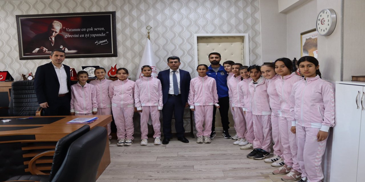 Şırnaklı Öğrenciler Bölgeyi Salladı: Hentbolda Yarı Finallere Yükseldiler