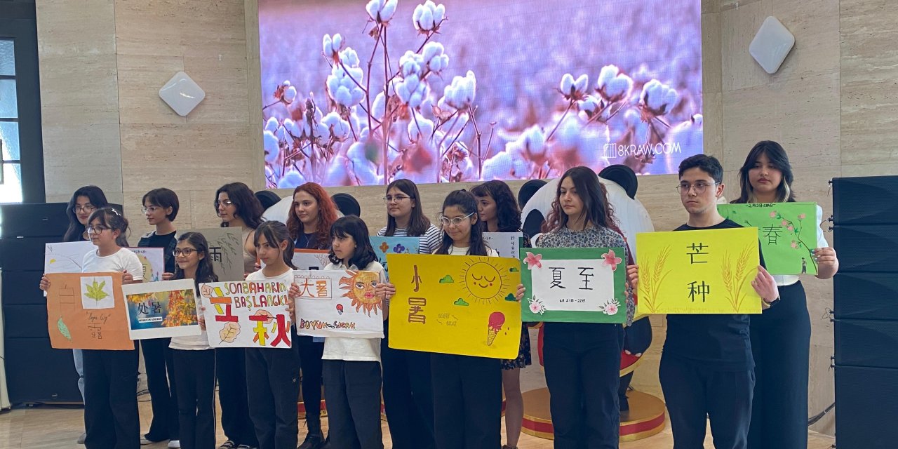 'Uluslararası Çin Dili Günü' Çince öğrenen Türk öğrencilerin gösterileriyle kutlandı
