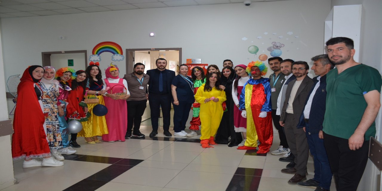 Masal Kahramanları Silopi Devlet Hastanesi’nde! Minik Yüzler Güldü