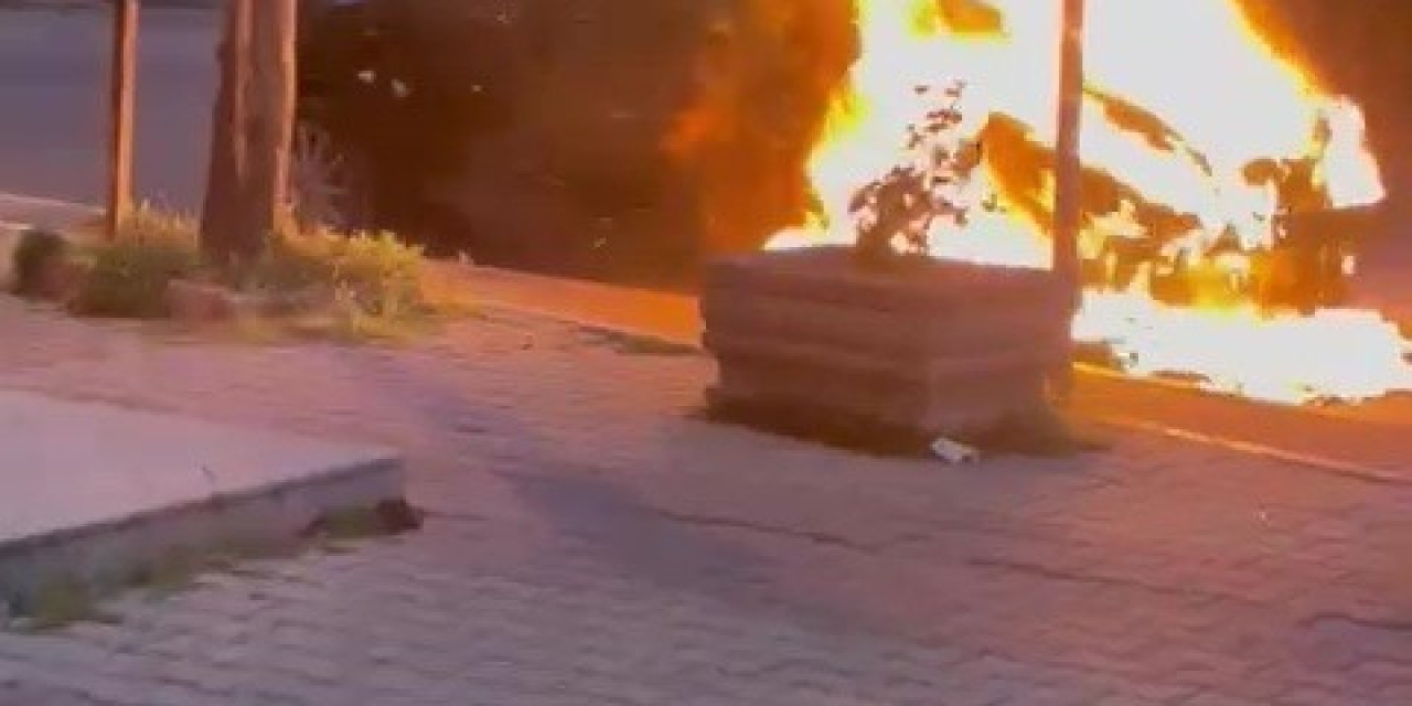 Pendik’te alev alan otomobil bomba gibi patladı
