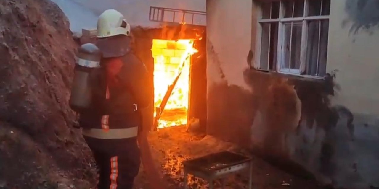 Ağrı'da patlayan tüp geceyi aydınlattı
