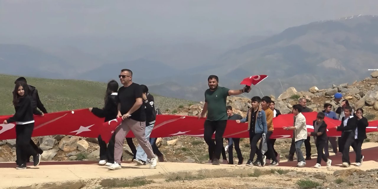 Cudi Dağı'nda Unutulmaz 23 Nisan: Çocuklar Hem Eğlendi Hem Andı