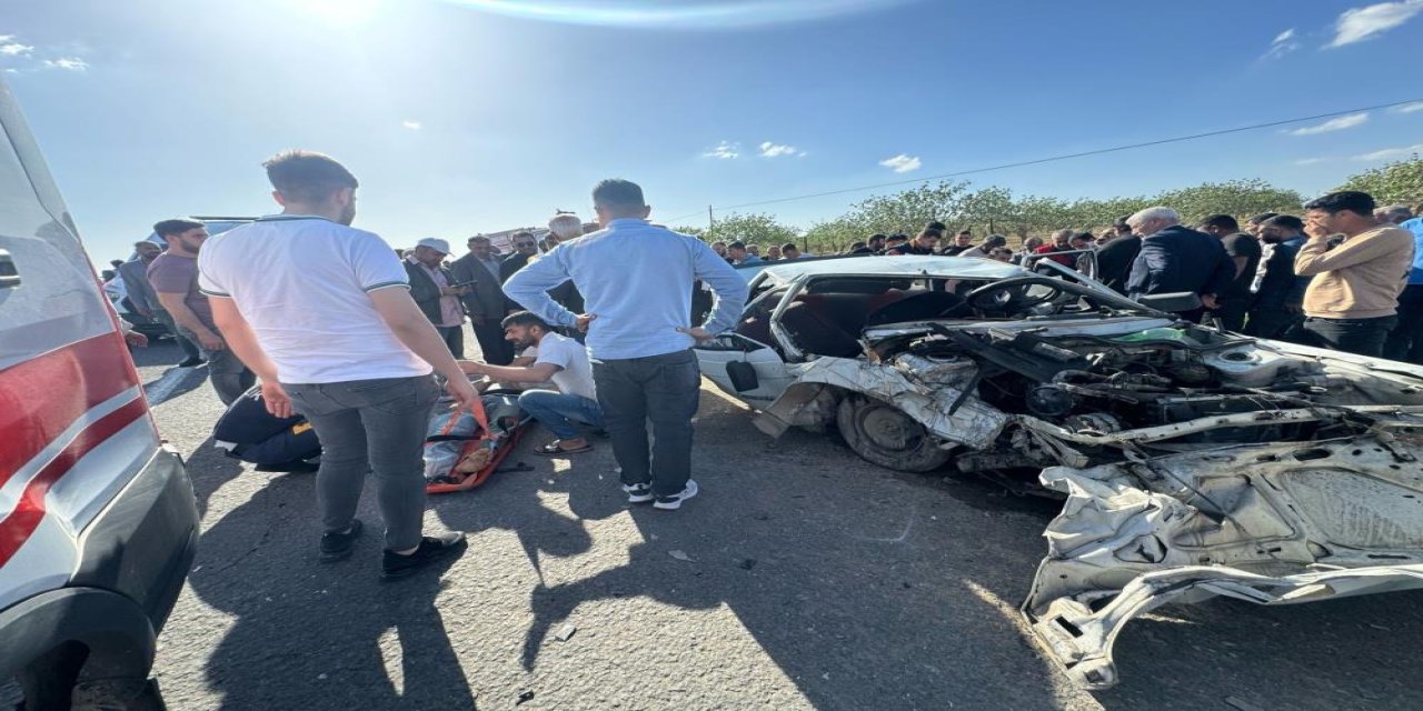 Şanlıurfa'da otomobiller çarpıştı: 2'si ağır 5 yaralı