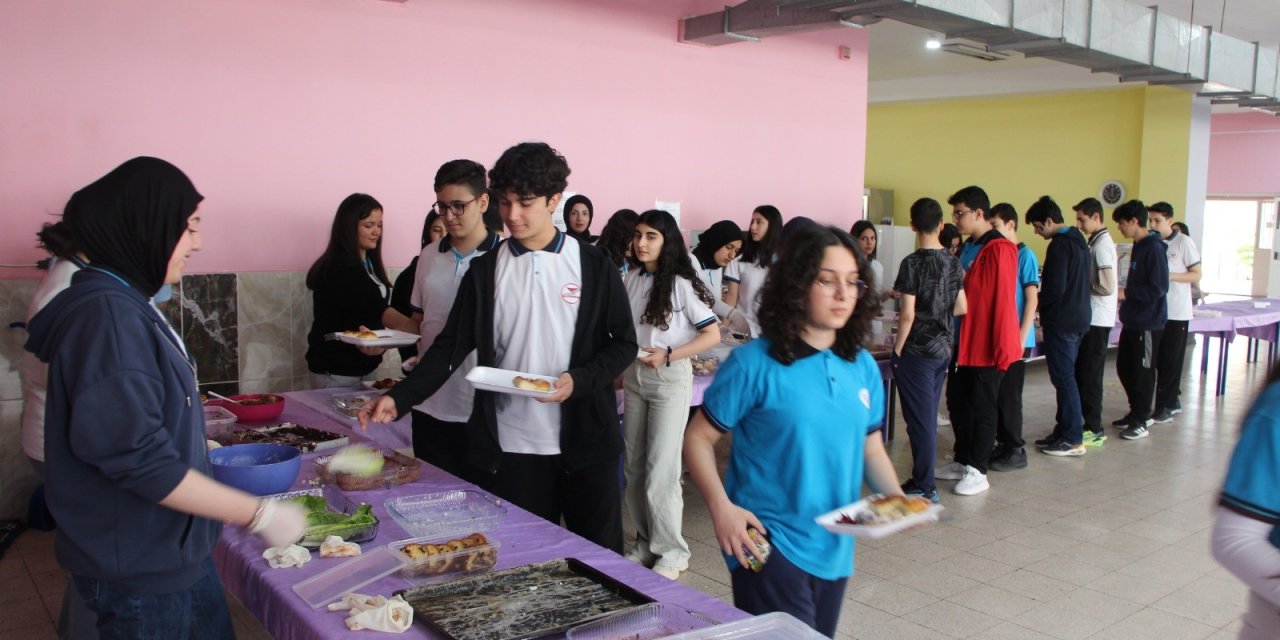 İki liseden Gazzeli çocuklara destek