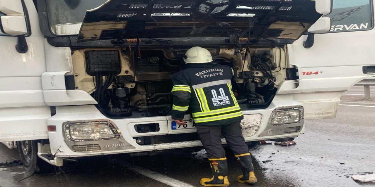 Seyir halindeki tırda yangın çıktı