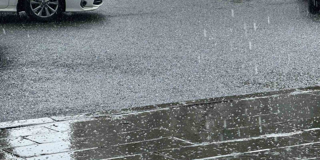 Diyarbakır’da sağanak ve dolu etkili oldu