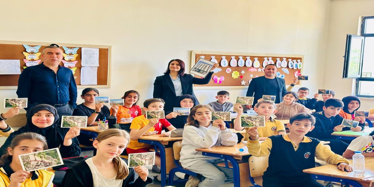 Şırnak'tan Anlamlı Bir Proje: Öğrencilerden Annelerine Sevgi Mektupları!
