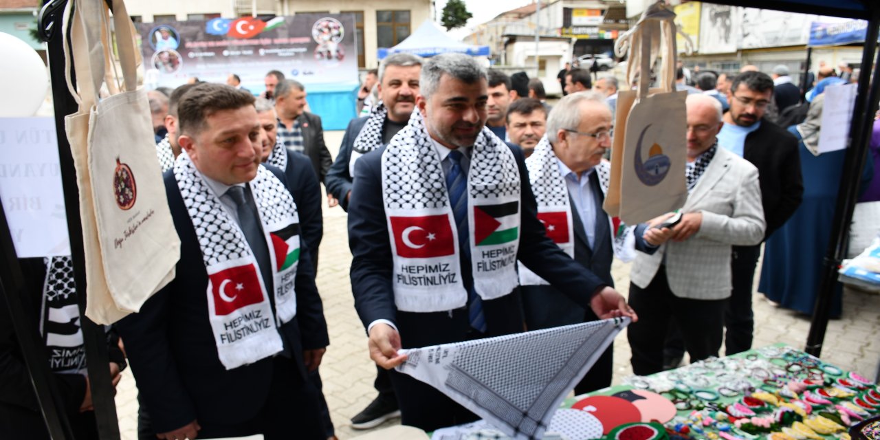 Vezirköprü'de Filistin ve Doğru Türkistan için hayır çarşısı
