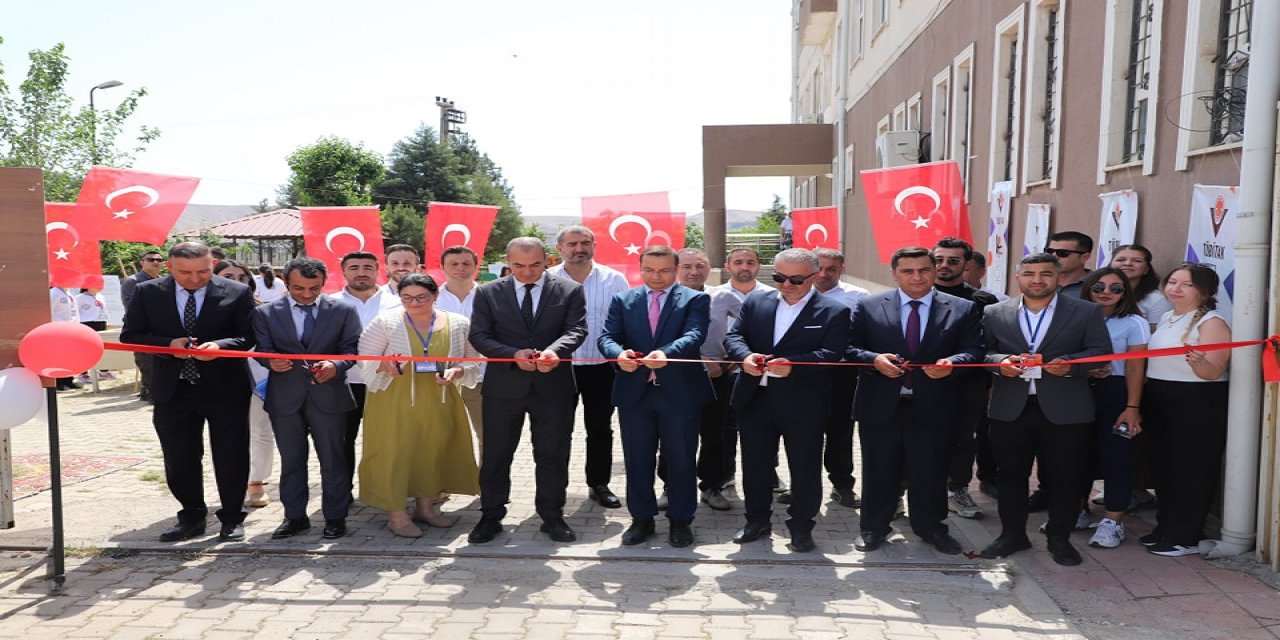 Cizre Kaymakamı Baycar, TÜBİTAK 4006 Bilim Şenliğine katıldı