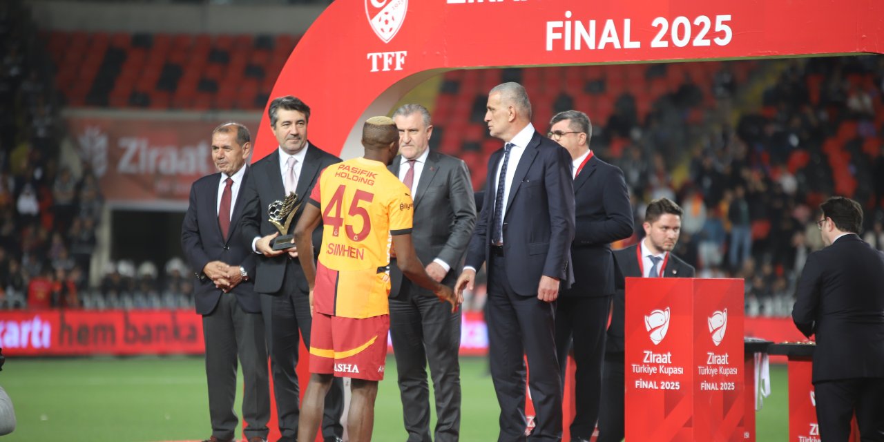 Finalin oyuncusu Victor Osimhen seçildi