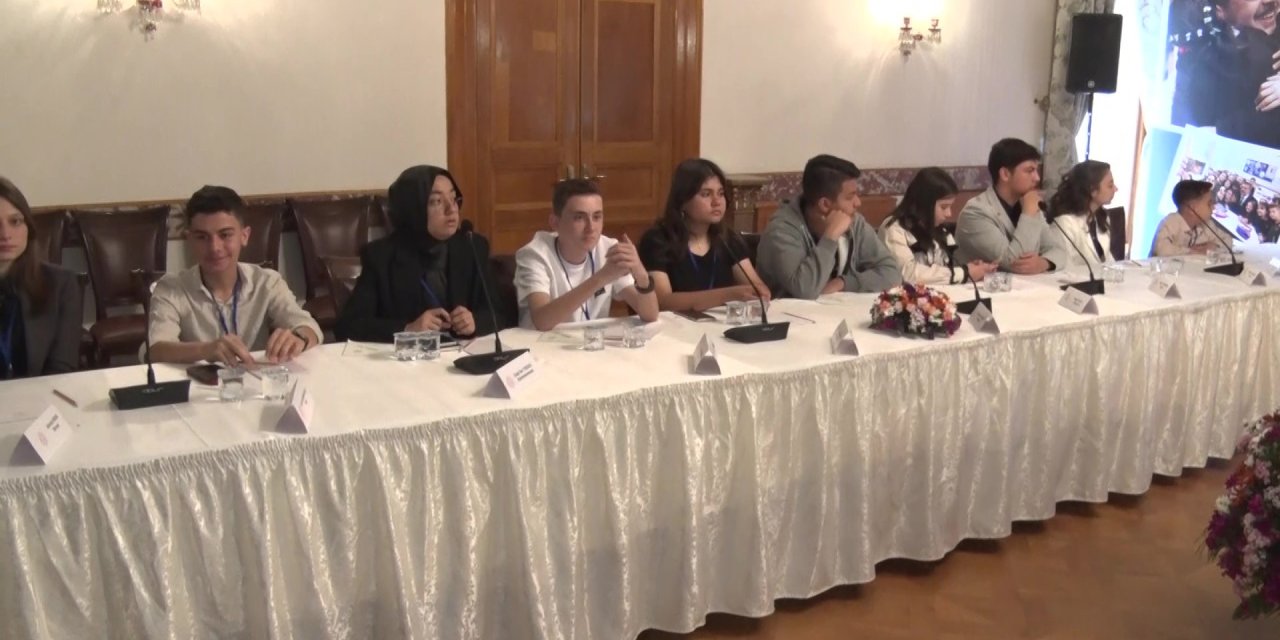 Milli Eğitim Bakanı Tekin, Öğrenci Çalıştayı'nda gençlerle buluştu
