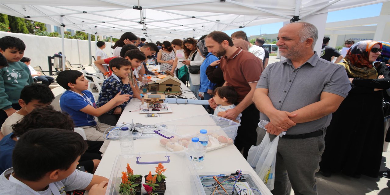 Şırnak Üniversitesi'nin Robotik Kodlama Fuarı Büyük İlgi Gördü