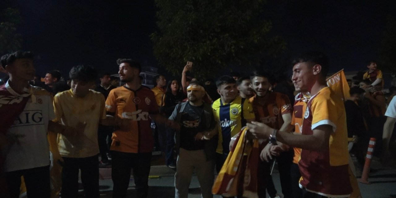 Şırnak'ta Galatasaray Şampiyonluğu Coşkuyla Kutlandı, Fenerbahçeli Taraftar Halay Çekti