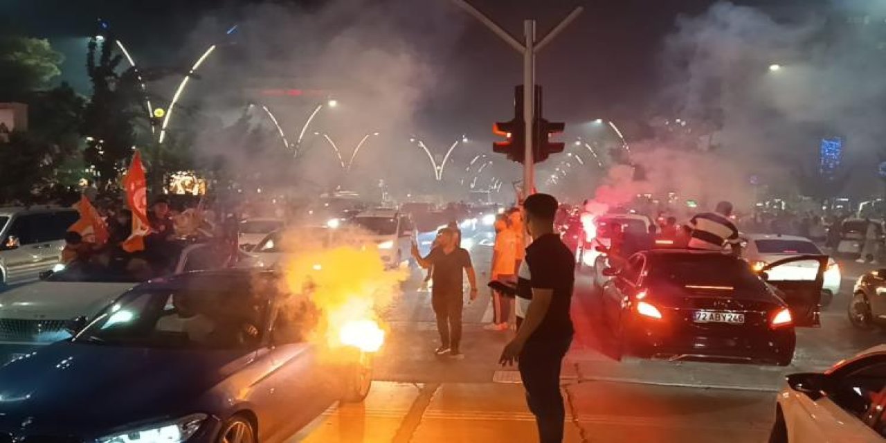 Güneydoğu'da Galatasaray taraftarları 25. şampiyonluğunu kutladı