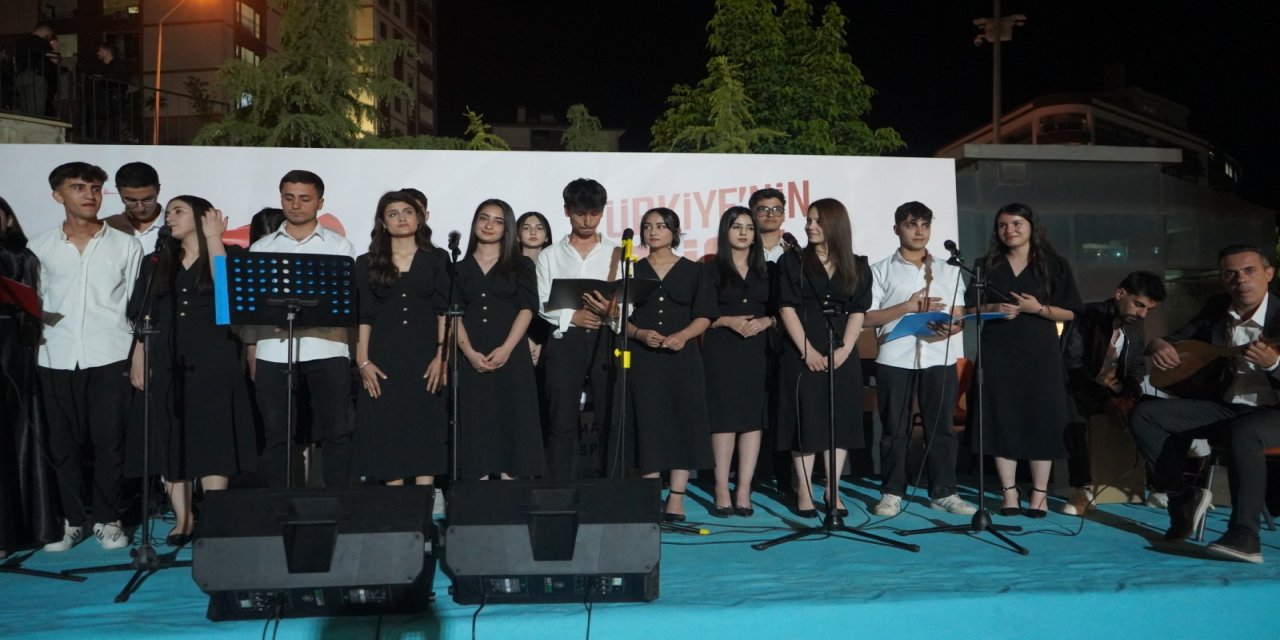 Şırnak’ta 19 Mayıs Coşkusu: Kent Meydanında Unutulmaz Gece