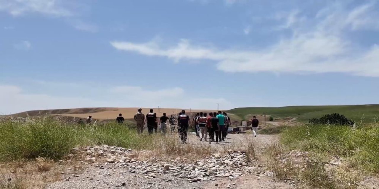 Diyarbakır’da Vahşet: Baba-Oğul Alacak Verecek Yüzünden Öldürülüp Yakıldı