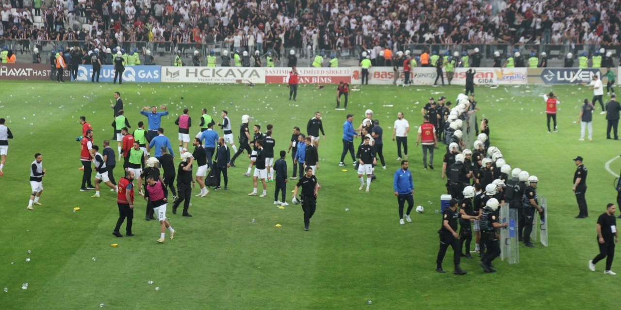 Olaylı maç sonrası Elazığspor ve Vanspor, PFDK'ya sevk edildi.