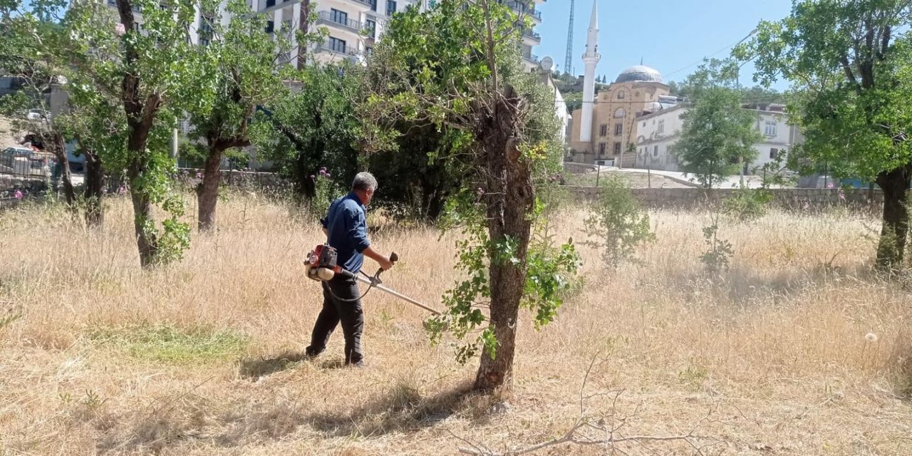 Bayram Öncesi Şırnak Mezarlıklarında Kapsamlı Temizlik Harekâtı