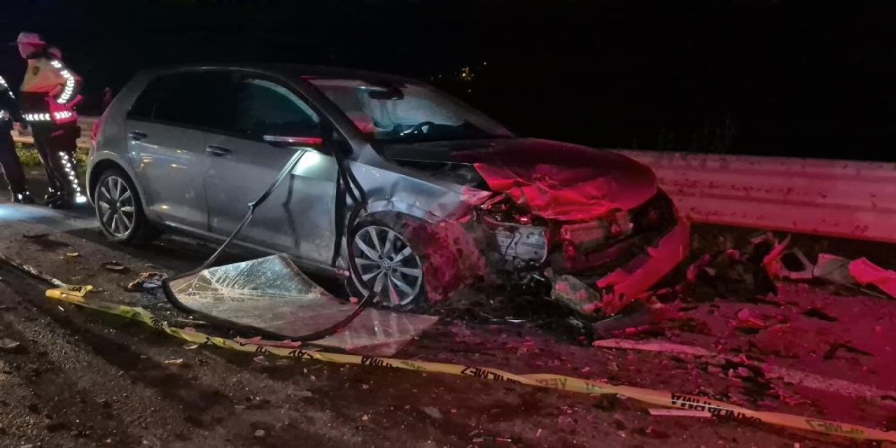 Bartın'da iki araç kafa kafaya çarpıştı: 4 yaralı