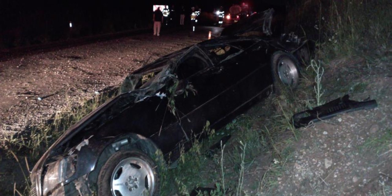Şarampole devrilen Mercedes kağıt gibi ezildi