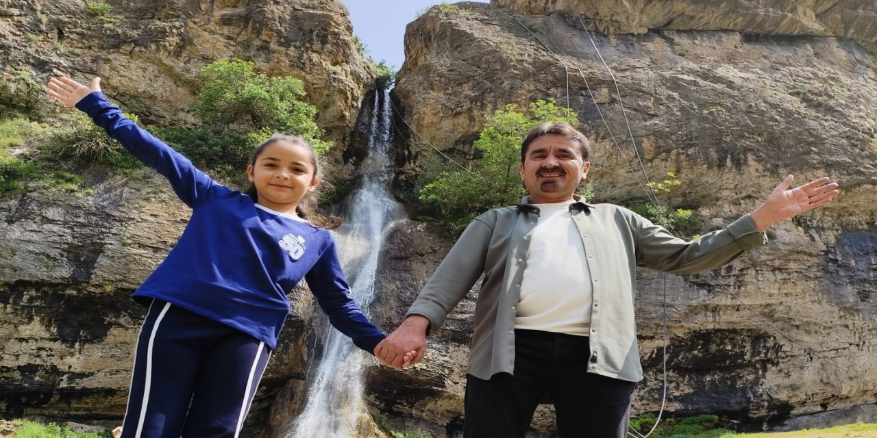Hakkari'nin Ağaçdibi Şelalesi Bayramda Ziyaretçi Akınına Uğradı